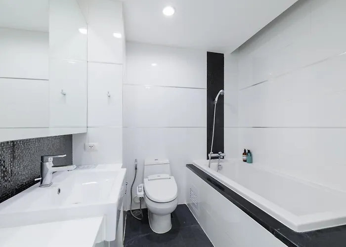 Апартаменты Shine Sukhumvit 43 Phrompong Бангкок