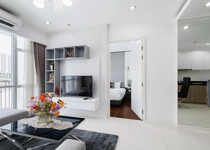 Shine Sukhumvit 43 Phrompong Апартаменты 4*