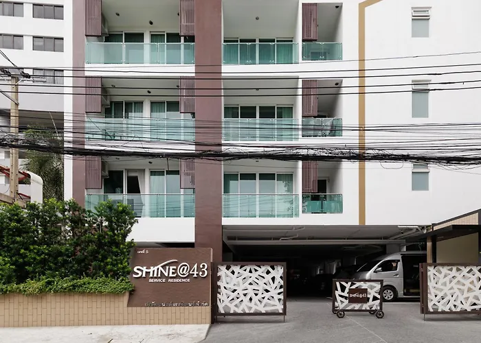 Shine Sukhumvit 43 Phrompong Апартаменты