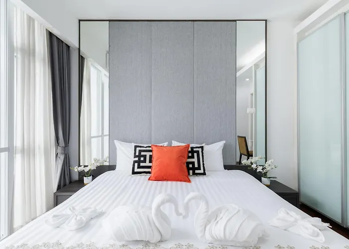 Shine Sukhumvit 43 Phrompong Апартаменты