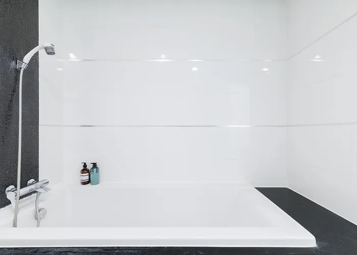 Shine Sukhumvit 43 Phrompong Апартаменты 4*