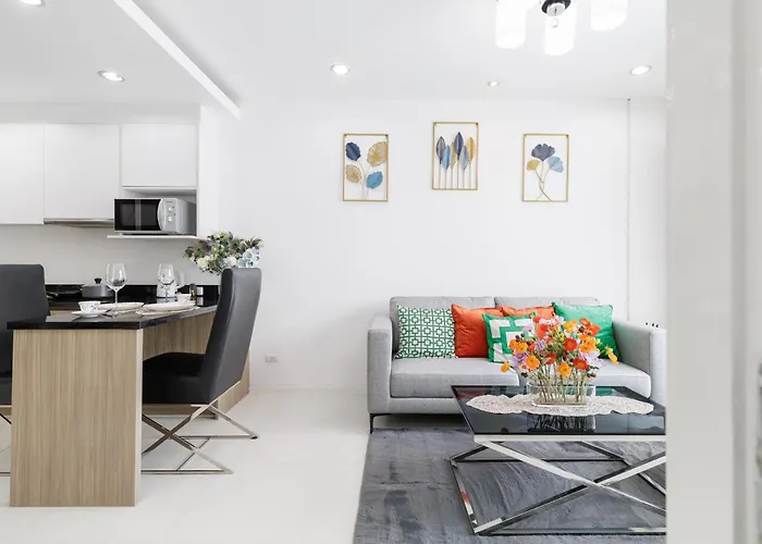 Shine Sukhumvit 43 Phrompong Апартаменты Бангкок