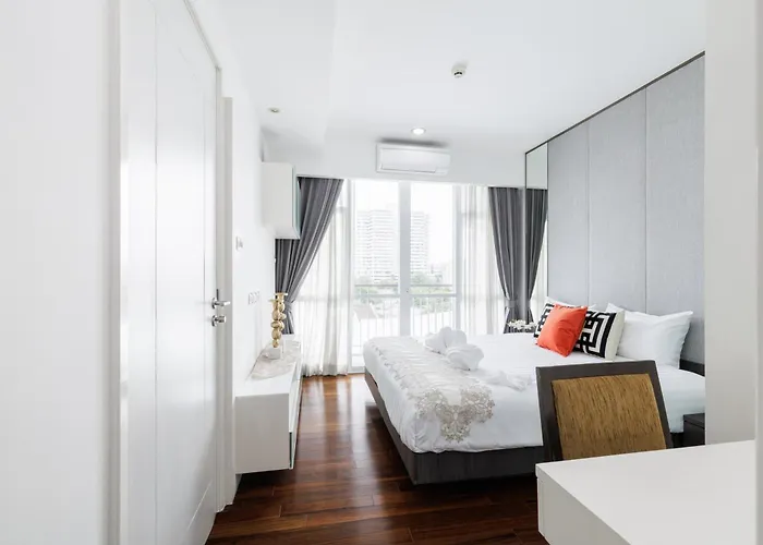 Апартаменты Shine Sukhumvit 43 Phrompong Бангкок
