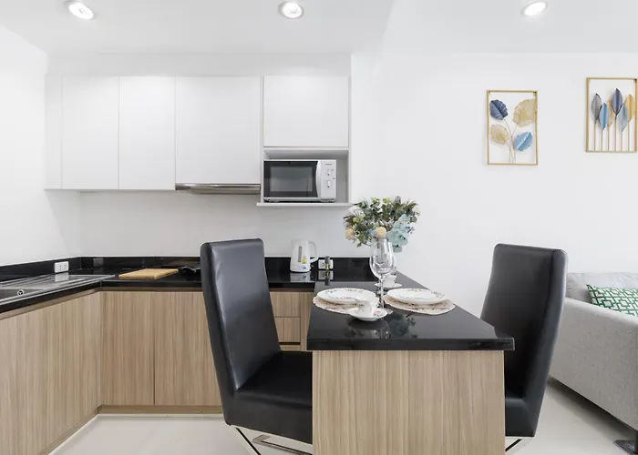 Shine Sukhumvit 43 Phrompong 4*